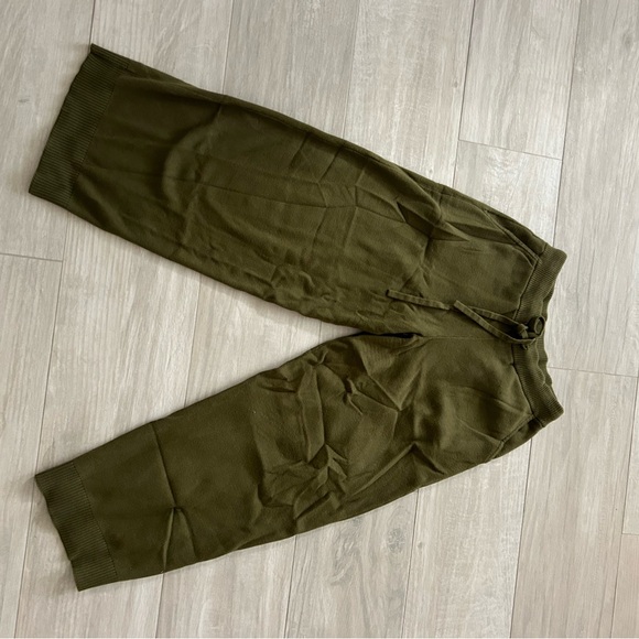 Banana Republic Sweater pants - Picture 2 of 3